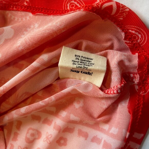 Lisa Says Gah Lana Short Sleeve Top - Bandana Red & White Paisley Print - Picture 9 of 9